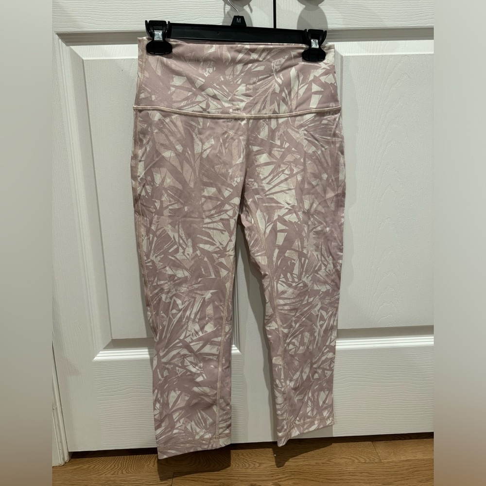 Lululemon cropped leggings in perfect condition. Size 8